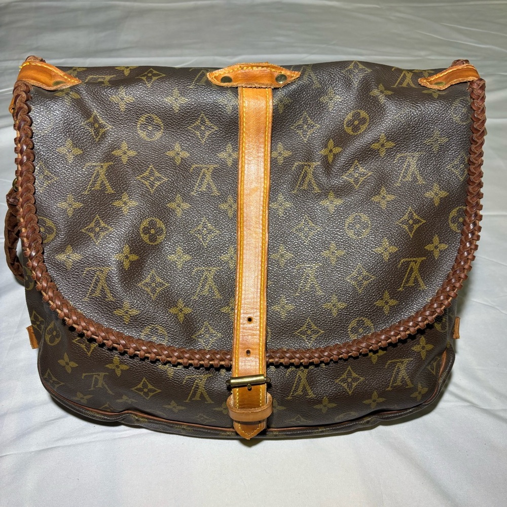 Vintage Boho - Louis Vuitton Monogram Canvas Samur GM 35 Messenger - Picture 2 of 13